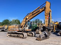 Liebherr R906 LC Litronic with two buckets