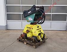 Ammann Anbauverdichter RAV1000-P mit OilQuick OQ70/55